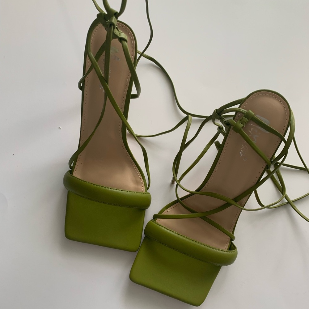 Green square toe ankle tie heel.